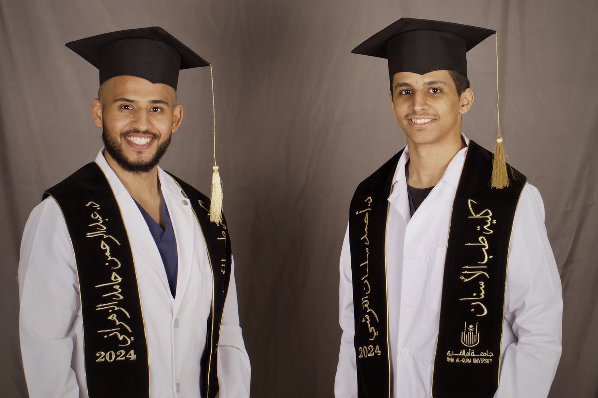 Ahmed_sq_18's tweet photo. الحمدلله 🎓🦷. https://t.co/N5zdH90aJC