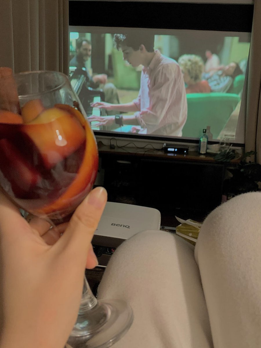 jangsu_exist's tweet photo. Sunday, I will relax at home and watch a movie.🤭 Movie date is lonely, haha🎦👀 https://t.co/YjB8n7wfXG
