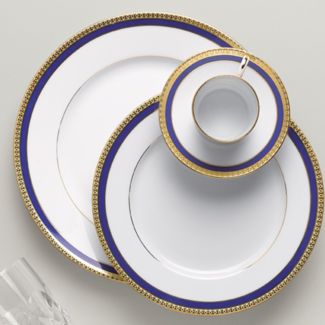 LewisWarkLtd's tweet photo. Haviland's Symphonie classic pattern inspired by delicate gold chains, features the exquisite "white gold" porcelain of Limoges.
#HavilandsSymphonie #ClassicPattern #WhiteGoldPorcelain #Limoges https://t.co/4DuvHagniL