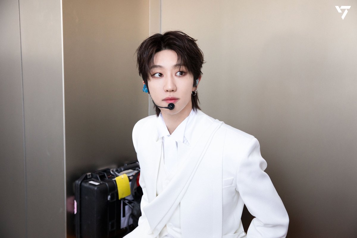 THEtothe8ight's tweet photo. 'MAESTRO' Photo Sketch #디에잇 https://t.co/BKDlUa5EC7