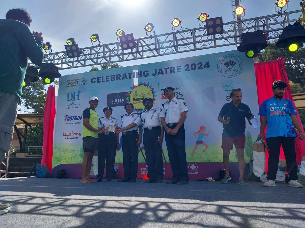 ngurralu's tweet photo. Bangalore Runners Jatre .. Got the podium in an age category.. 

Finished race in 42.32.. despite having mild fever.. 
#run #running #runner #fitness #bangalorerunners #fitindia https://t.co/23Z28PwGcI