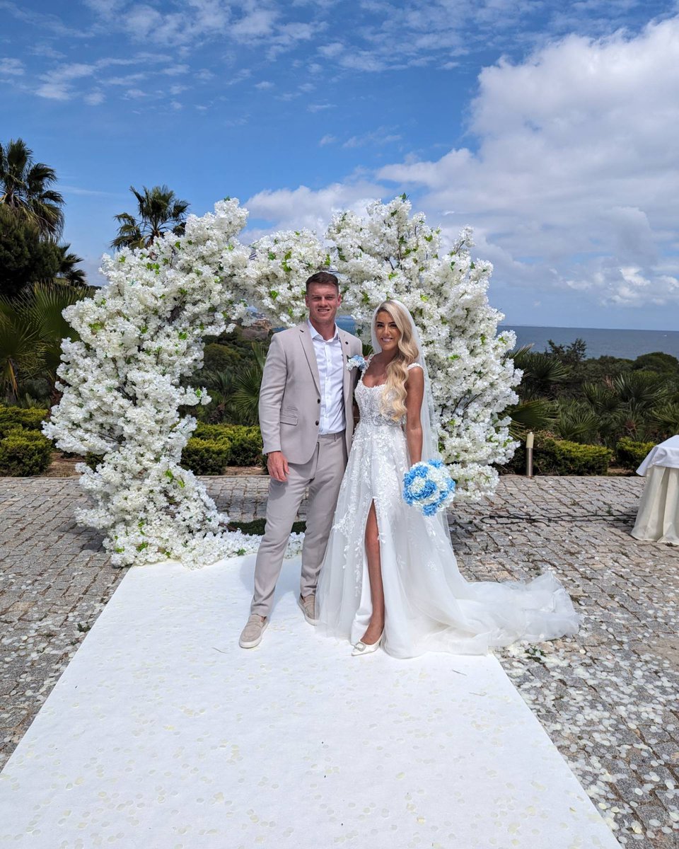 seanleicester. tweet media