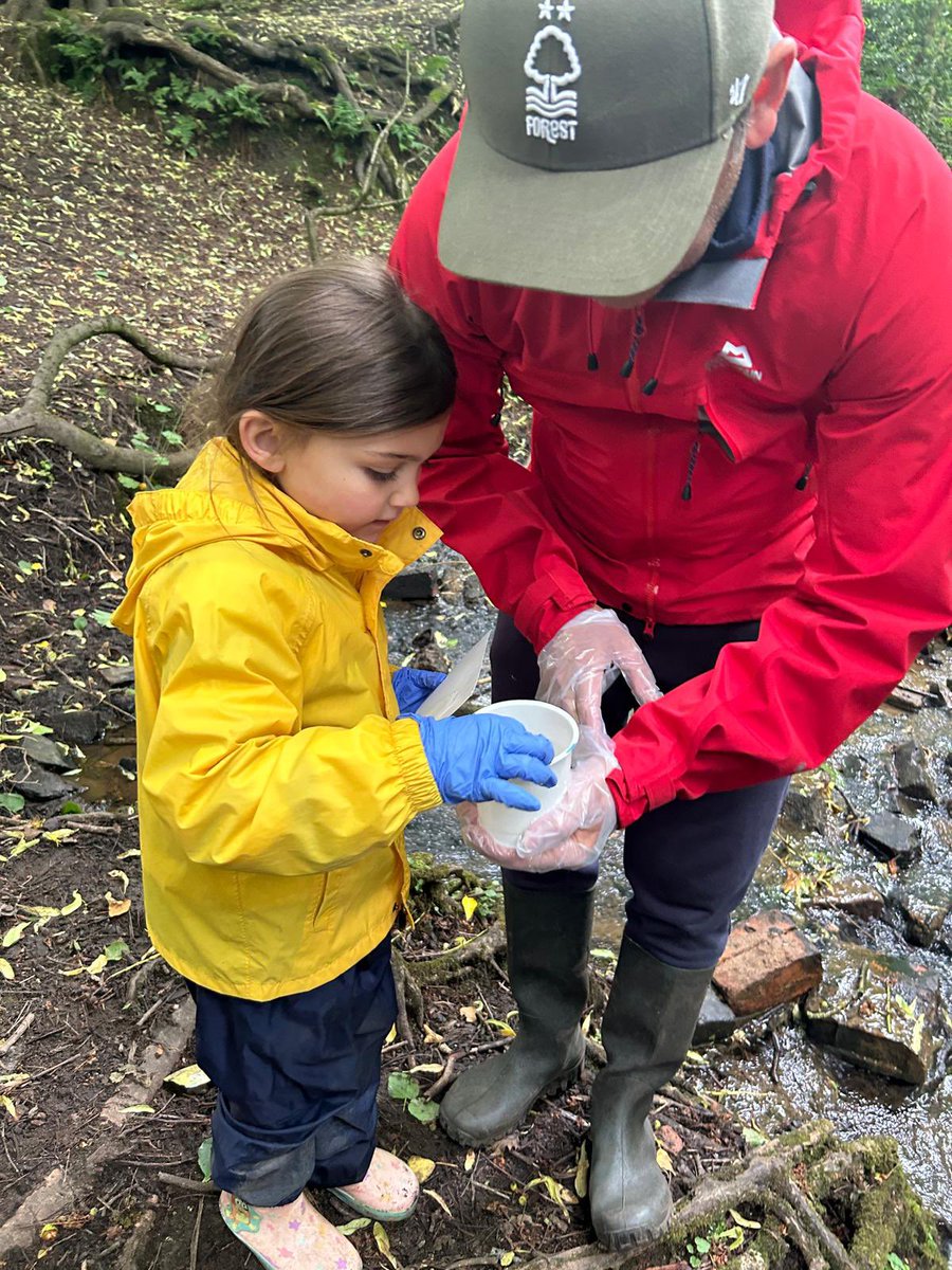 DFAK80's tweet photo. Taking part in the #GreatUKWaterBlitz #FreshWaterWatch with the little ones, helping to monitor water quality in our streams and rivers across the UK. Water way to have a good time! https://t.co/3VKPwCushr