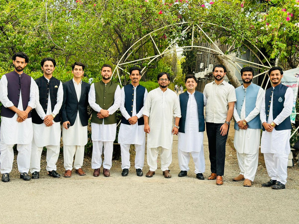 sheheryarmkhan's tweet photo. That's a wrap! Batch 2020-24 signing off. 🎤

Special thanks to @hitnomics for being an incredible source of motivation throughout my degree. I'll miss being in ur class for the rest of my academic life. I take with me many memories and pieces of advice to do 'kamaal' one day. ❤️ https://t.co/ktmcxrpWCP