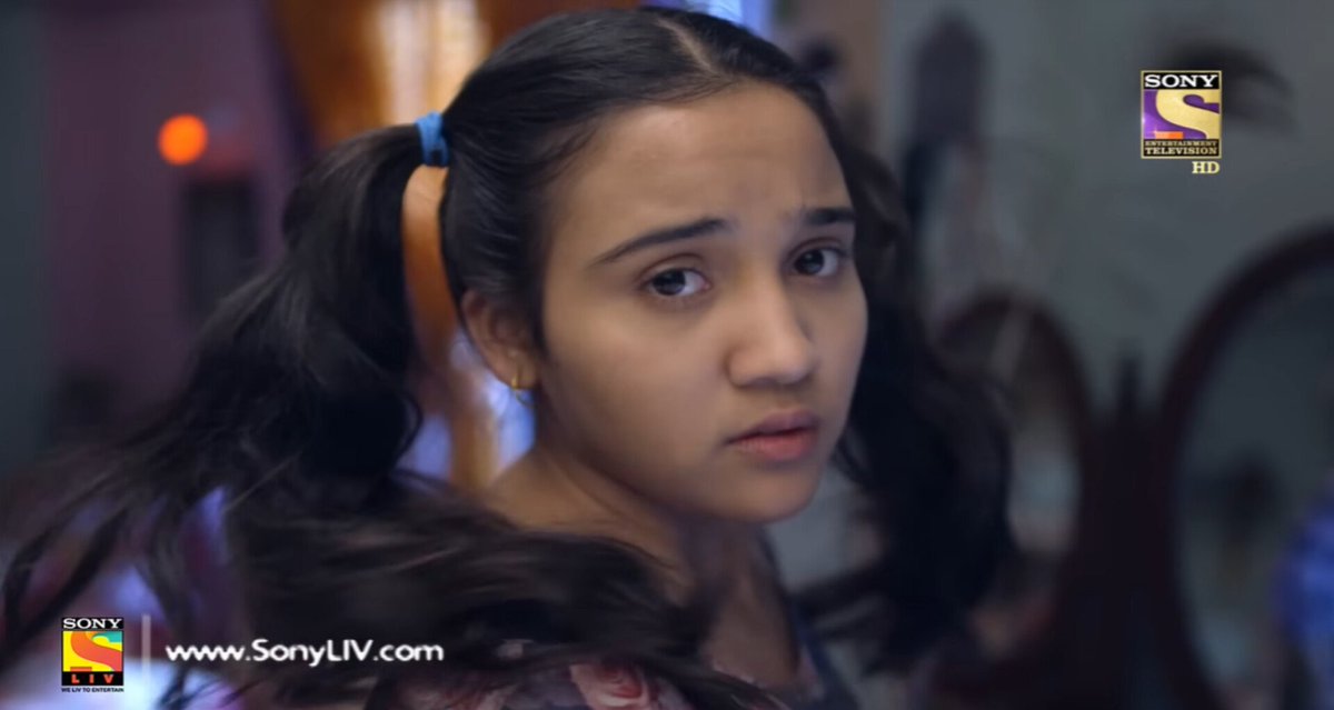 Megha424's tweet photo. Lmao Sameer chewing gum chipka ke bhag gaya π
But Preeti Baby to the rescue, I love the bond #PreeNa share in #yudkbh π https://t.co/c76HQJPV5Q