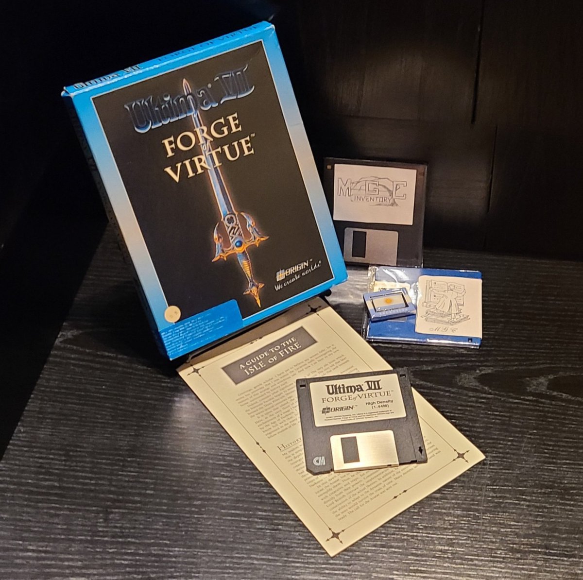mgc_inventory's tweet photo. :videogame: ID_0414
Ultima VII - Forge of Virtue (sep-1992)
Developer : Origin Systems, Inc.
Ver : US - 3.5" - PC
#ultima #ultimavii #forgeofvirtue #theguardian #blackgate #ultimarpg #ultimaseries #originsystems #crpg #rpg #richardgarriott #bigbox #retrogames #bigboxgames https://t.co/Gec8DGS98Q