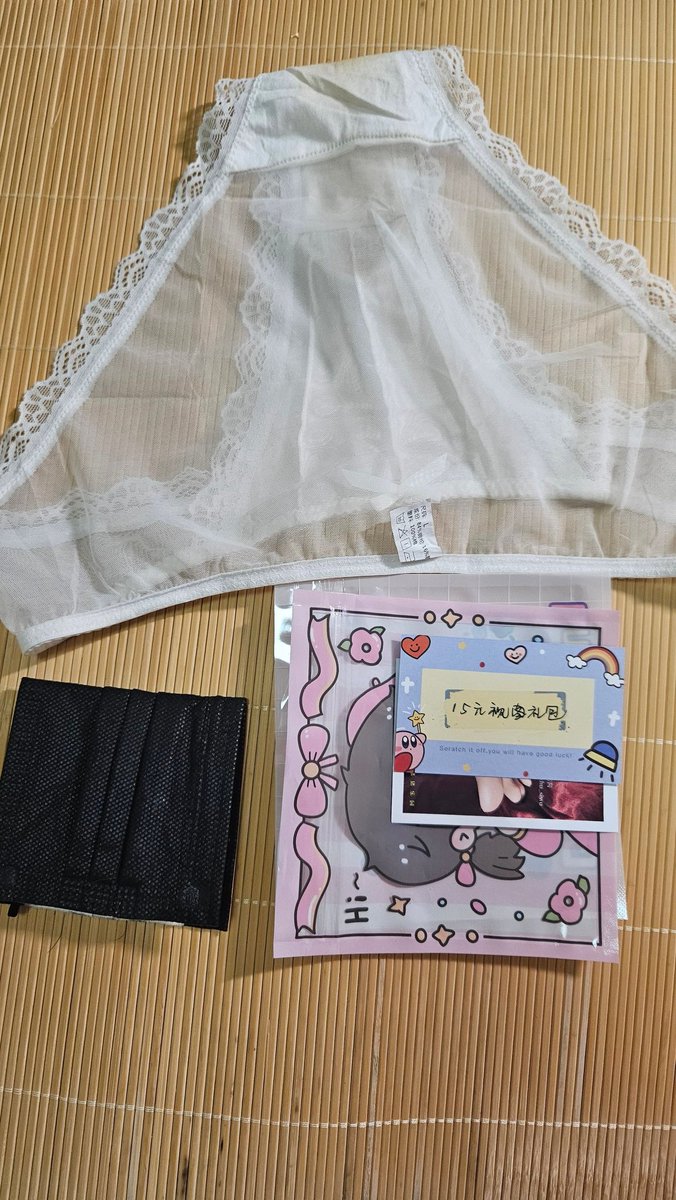 zhenli212834's tweet photo. 猪猪的五天重口内终于到了，同城当天到 到家赶紧洗完澡拆开，真没让人失望，痕迹一看就是穿足天数了，主要是闻起来真的很舒服，没一点刺鼻，完全是健康的浓浓的分泌物的味道 加上点汗味，好像被猪猪夹在大屁股缝里闻一样，一闻就流水了。还附送了尿浸口罩和刮刮卡和照片，这服务拉满 https://t.co/eutdocoTfU