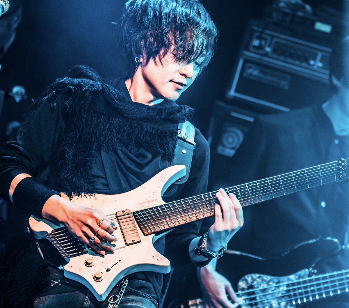 Leda_Cygnus_'s tweet photo. 誕生日迎えました！

今日も元気にギター弾いてます。

いつも応援ありがとう。
恩返し出来るようなライブがしたいなと思ってます。

これからもよろしくお願いします。 https://t.co/4tj7UWf7BN