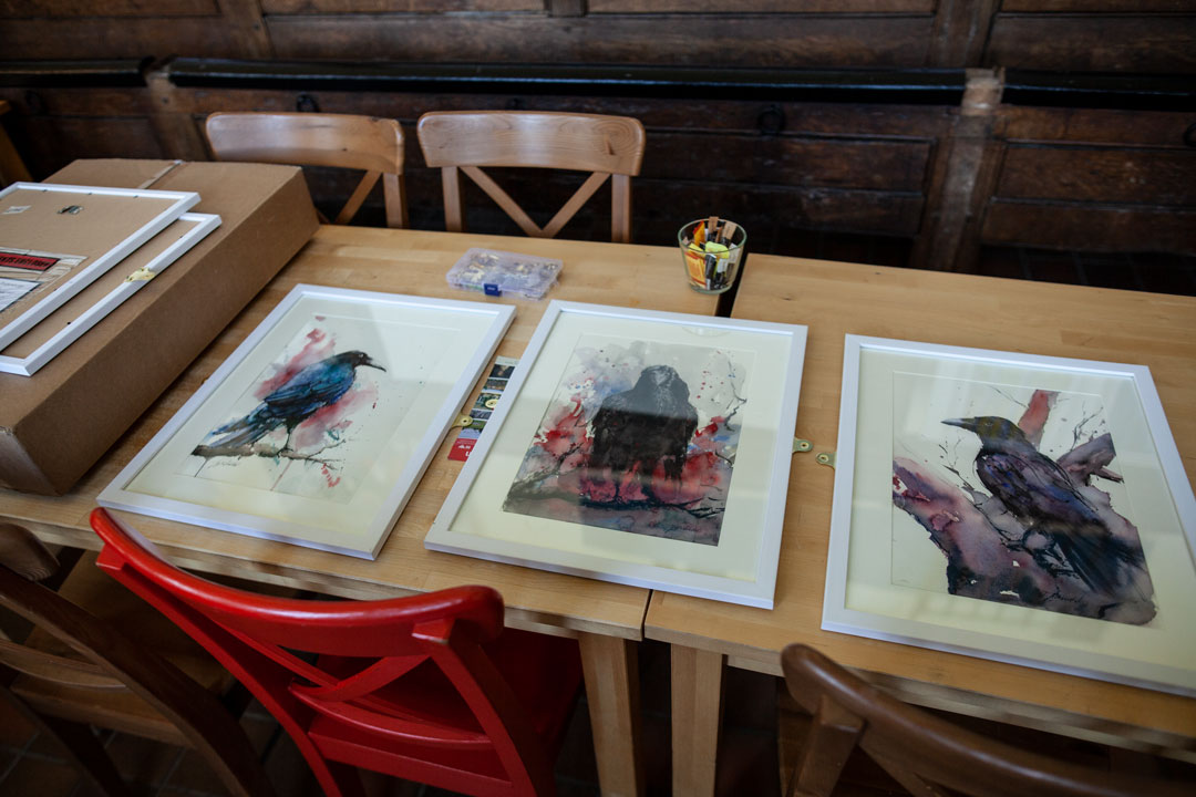 TMikutel's tweet photo. Apparently one of them has already flown to a new home... At around 4pm I will find out which one

https://t.co/aIaaMtwcoB

#raven #birdsart #omnetrinumperfectum
#watercolour #art #boughtonhouse
#homesandgardensfair #homedecor #wallart #fineart
#nros24 #northantslife https://t.co/jkYvl8KSKF