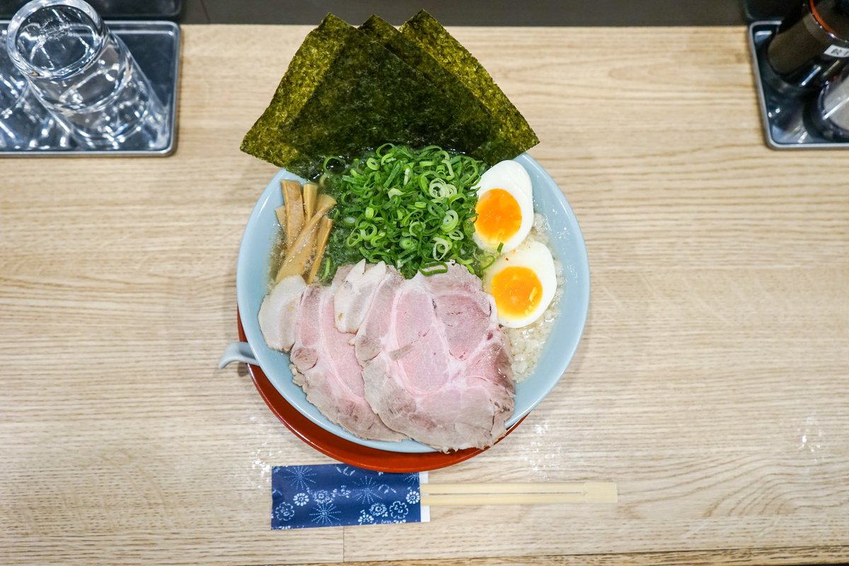 KooBeeKooPoon's tweet photo. 【京の拉麺 嵐山】

👣 JR六甲道駅から徒歩2分
⏰ 【月～金】11:00～15:00、17:00～23:00(京の拉麺 嵐山 LO22:45)
【土・日・祝】11:00～23:00(LO22:45)
定休日：なし
💰 ¥780～1,280

より詳しい情報はプロフィール欄からミセナビHPへ！
#koobee #weebee #koobee_misenavi #ミセナビ #神戸大学 #神戸 https://t.co/xQwWtYZ74t