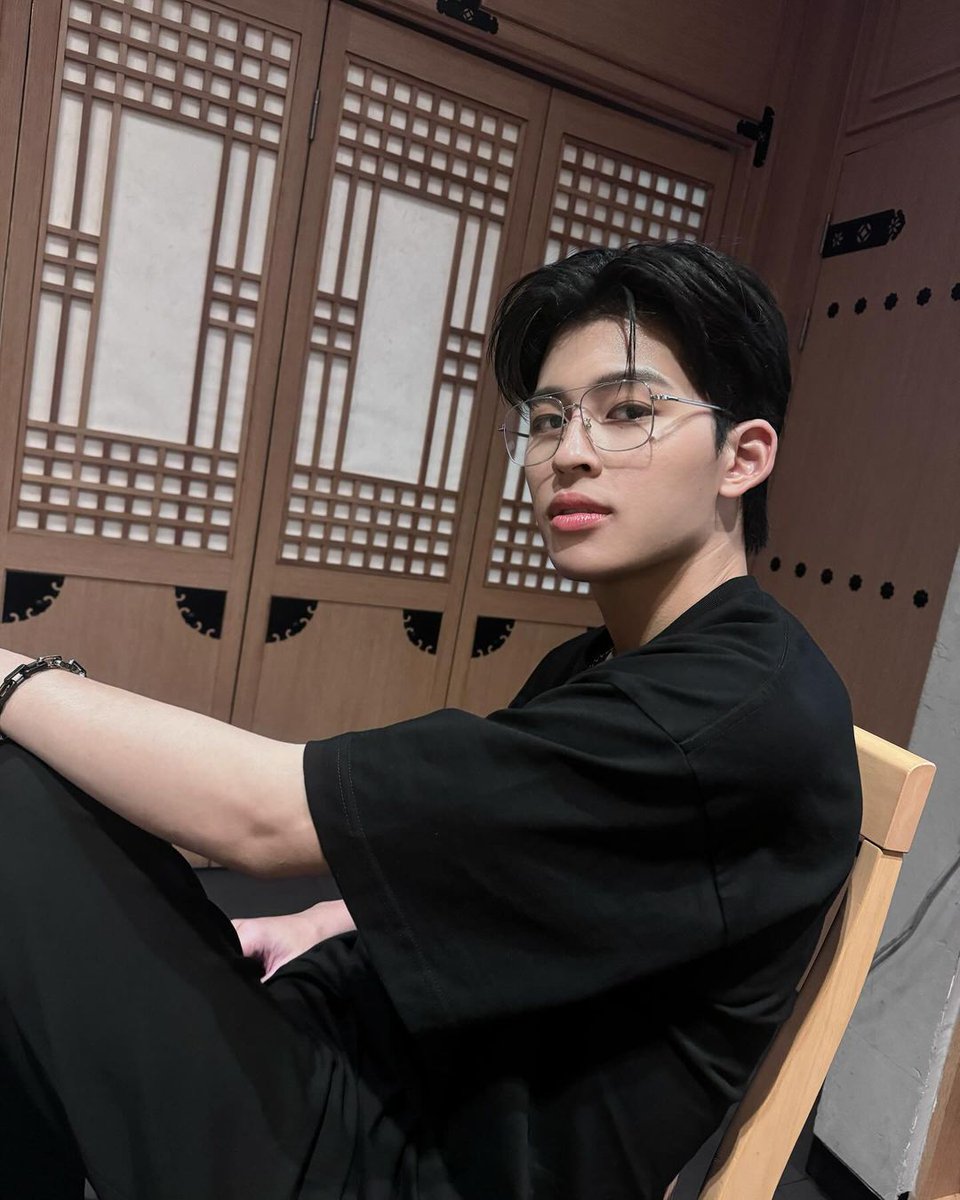 naravitaminz's tweet image. POND NARAVIT IN SPECS. BYE EVERYONEEE. IT WAS NICE TO KNOW YALL.