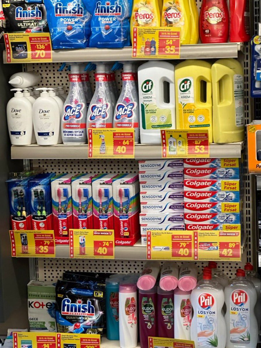 Boykot işe yarıyor mu diye soranlar
Bu fotoğrafa iyi baksın.

Tüm İsrail malları indirime girmiş

Üstüne para bile verseler
ALMA, ALDIRMA!