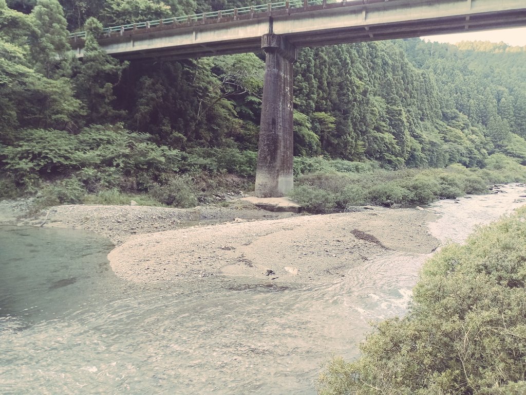 tack439's tweet photo. 仕事終わってそのまま単身高知と徳島へ遠征。
ぶらぶらしたり古い友達に会えたり満喫！
山奥のダムはとんでもなく水が綺麗でした。
#高知 #徳島 #とさでん #バス釣り #バスフィッシング https://t.co/Tys3d803IS