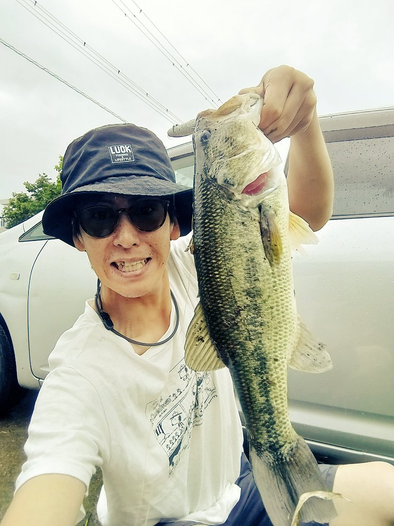 tack439's tweet photo. 仕事終わってそのまま単身高知と徳島へ遠征。
ぶらぶらしたり古い友達に会えたり満喫！
山奥のダムはとんでもなく水が綺麗でした。
#高知 #徳島 #とさでん #バス釣り #バスフィッシング https://t.co/Tys3d803IS
