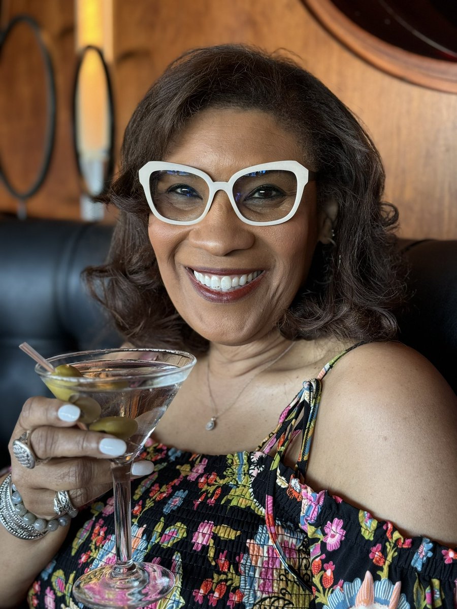 valcooks's tweet photo. It was a wonderful 67th birthday! First stop, Ocean Prime and drinks at Fleming’s Prime Steakhouse &amp; Wine Bar! Thank you to ALL who helped me celebrate today whether calls, cards, texts, posts, gifts, dinner &amp; drinks❤️ This girl feels really special❤️🎂🎁🎉🎈#birthdaycelebration https://t.co/eYVcezlX1h