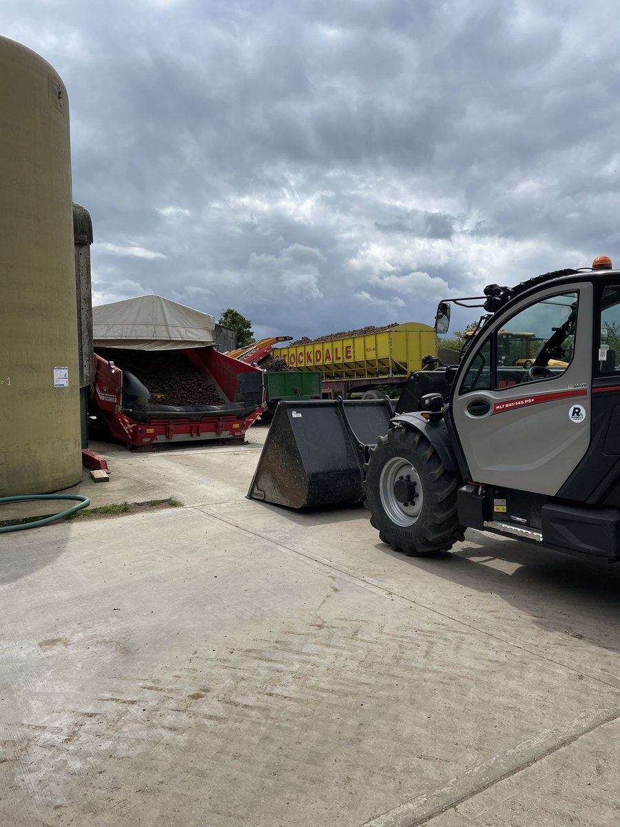 The last of the 2023 crop on its way out. Finished planting 2024 crop yesterday and back to winning ways at cricket. Proper weekend! Thanks to Russell’s for the demo Manitou 841. Cracking machine!