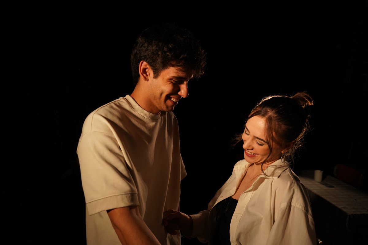 qhconbea's tweet photo. Además de formar parte del elenco, Eider Uribe y Manuel Gareno son los creadores y escritores de ¿Qué hacemos con Bea? https://t.co/1UN9yumJCG