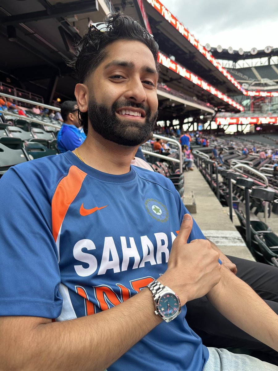 SunnyB_lite's tweet photo. Bleed Blue @viani_watches #cocacolacricket https://t.co/j8AHhPBhnm