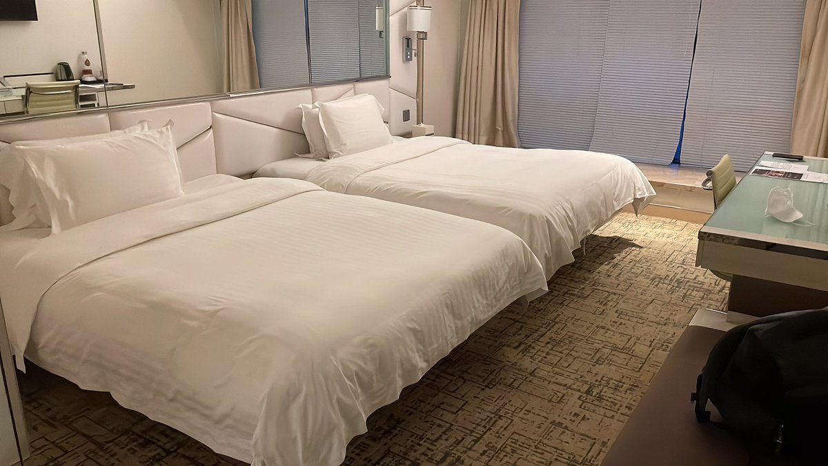 ⛈外邊大雨☔️，借宿一宵🛁
#很久不見