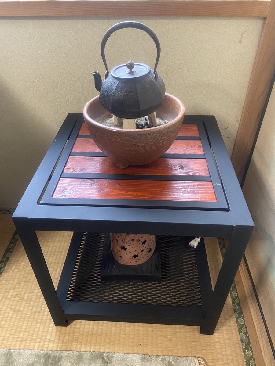 Miyuki01144's tweet photo. 溶接好きな妹が作った
多機能台。
洋室にも和室にも。

あなたのお家にも
きっと似合うと思うな
新築祝いやプレゼントにも

#ひかるきみへ 
#溶接女子
#多機能
#プレゼント
#新築祝い https://t.co/RouONcgLvW