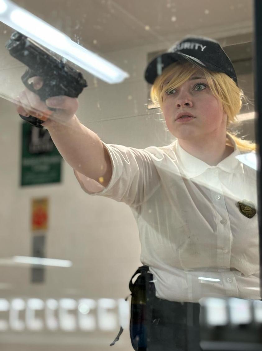Phantomcosplay's tweet photo. "FREDDY!? You're supposed to be on lock down!"
#cosplay #vanessa #parkinggarage #photoshoot #wig #fnaf #colorcontacts #flashlight #fakegun #props #securitybreach #vanessacosplay #fivenightsatfreddys https://t.co/vhP8wu93GN