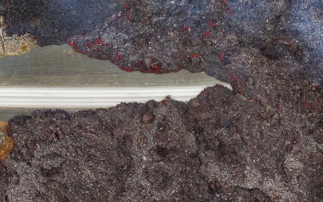 The destruction becomes like art! Aerial view of the lava crossing the highway to #Grindavik.