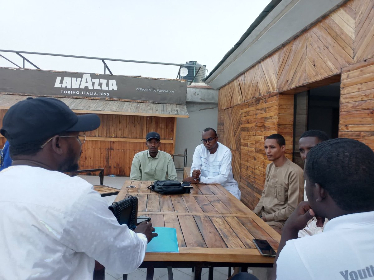 imp_acte's tweet photo. Hier les membres du Club de lecture JBS de l’association @imp_acte ont échangé autour de « Le soleil des indépendances » d’Hamadou Kourouma. La relecture de ce classique déjà exploré au lycée a suscité des échanges passionnants. https://t.co/3OzGh5uhD7