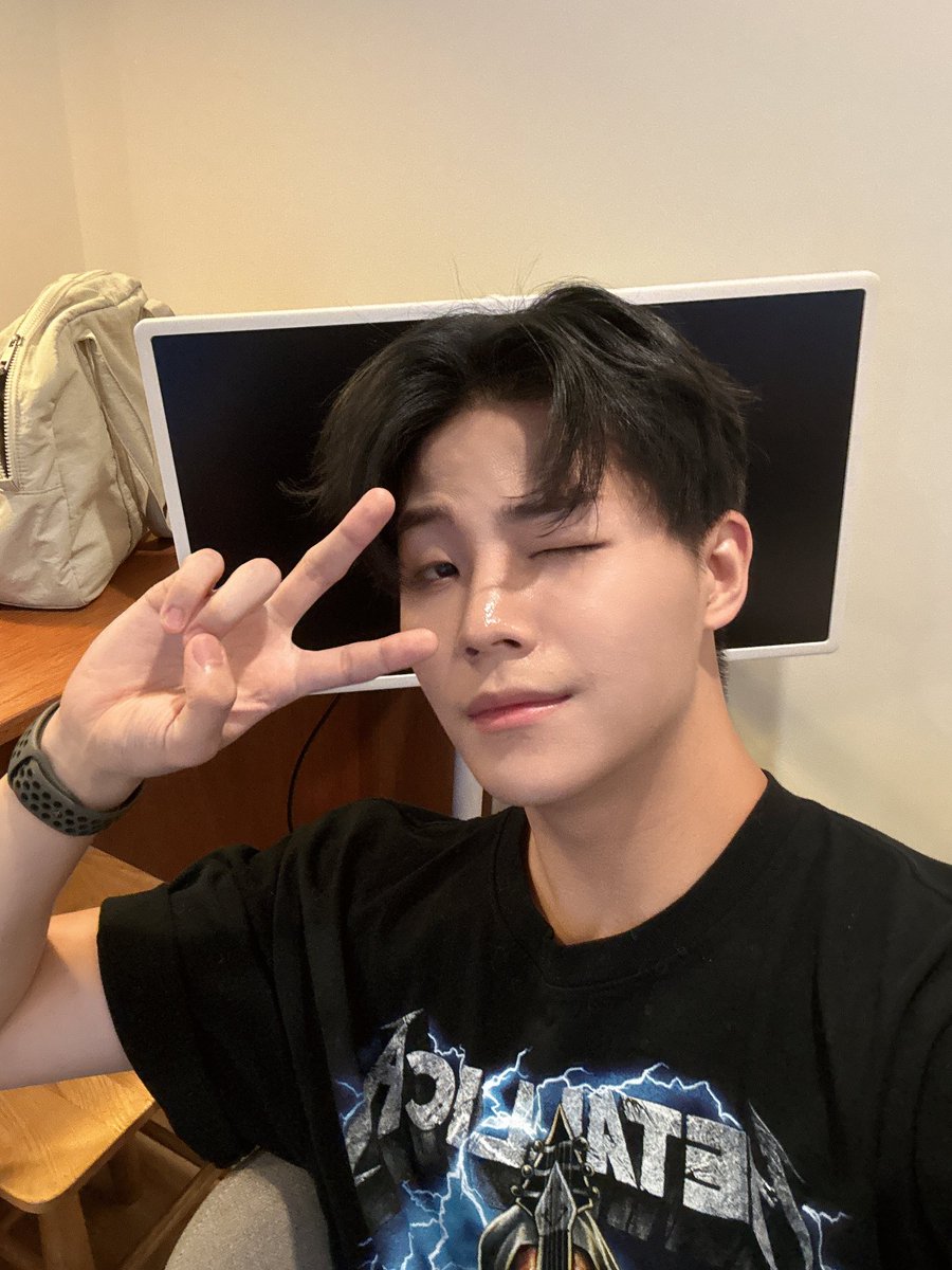 GHOST9OFFICIAL's tweet photo. Ghostie i luv u🥰

#SONJUNHYUNG #손준형 https://t.co/TcjPHED30E