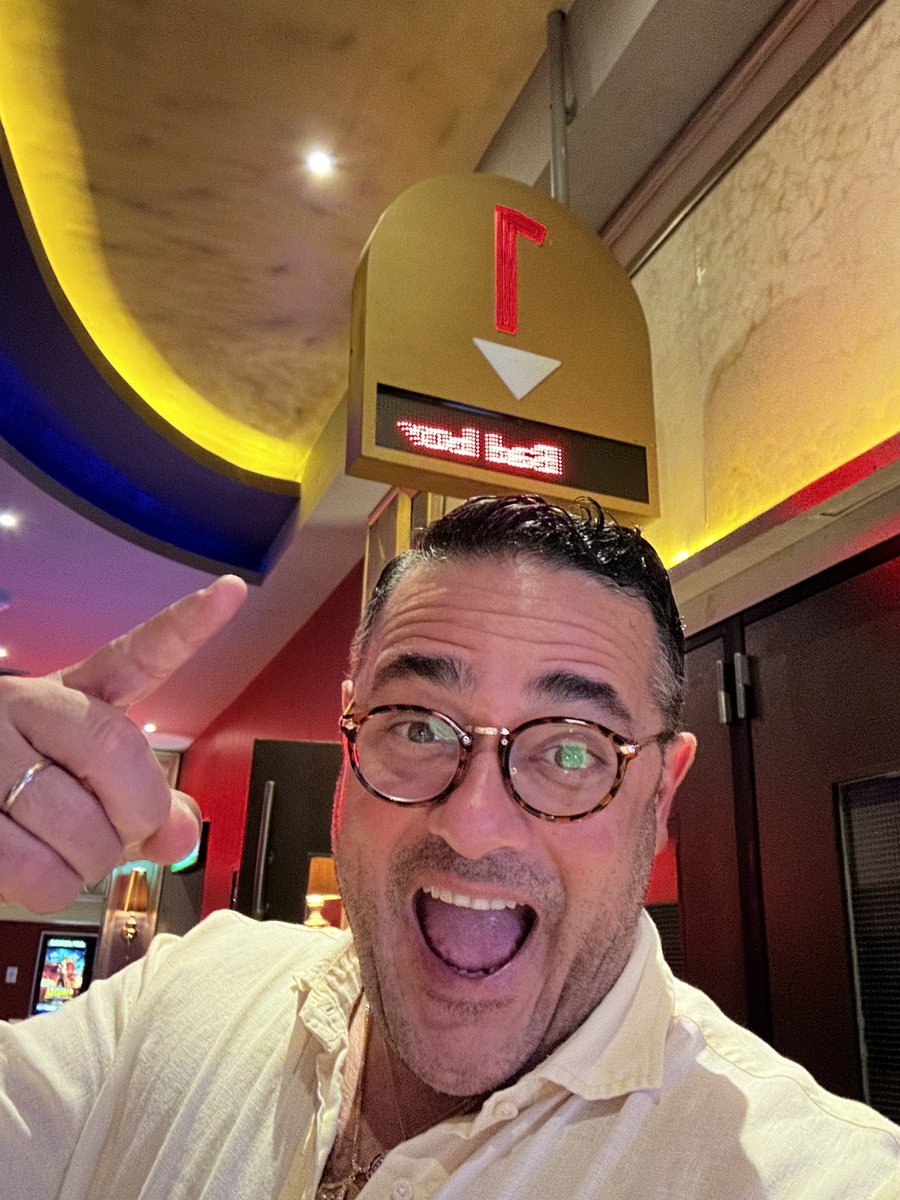 Shlomiko's tweet photo. Seems some manager forgot the “S” in Bad Boys love from #Thailand https://t.co/GFxf3SbAWp