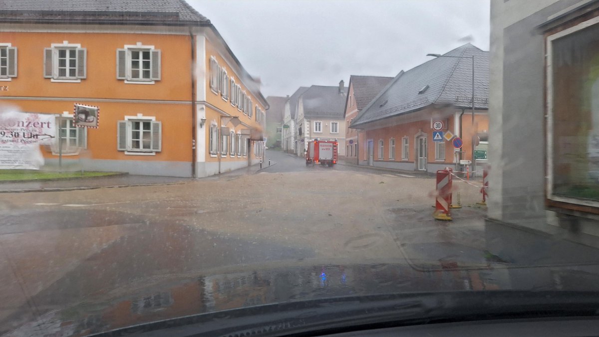 LitterART's tweet photo. Ein DANK an die FF Übelbach, FF Deutschfeistritz &amp; Co. sowie an alle Einsatzkräfte und Helfer in der aktuellen Not - nur ein Wort, aber eines, das gesagt werden muss! (Foto vom Vortag der Springflut-Katastrophe, wo es auch schon schlimm war.)  #freiwilligefeuerwehr #hochwasser https://t.co/55i0A2xJqf