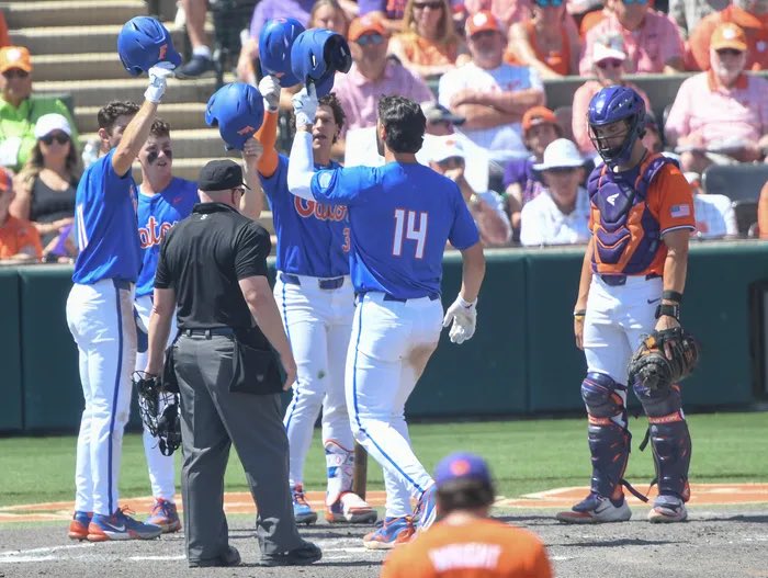 gatorsszn's tweet photo. Repost this tweet if you are ready to see the Gators punch their ticket to Omaha today 🐊 https://t.co/pszilciQEj