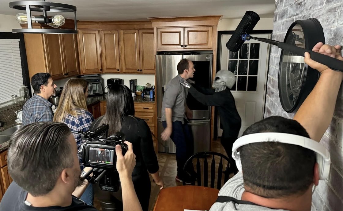 chrisspinelli2's tweet photo. #GreatTime #yesterday #OnLocation #ScaryTalesDarkWalker #film #shoot @genobambino69 #Horror #Aliens #FlannelPower #Movies #HorrorMovie #Acting #Actor #ActorsLife #Entertainment #scary @cineridge @Cinema_Epoch https://t.co/OjlPo9zCpv