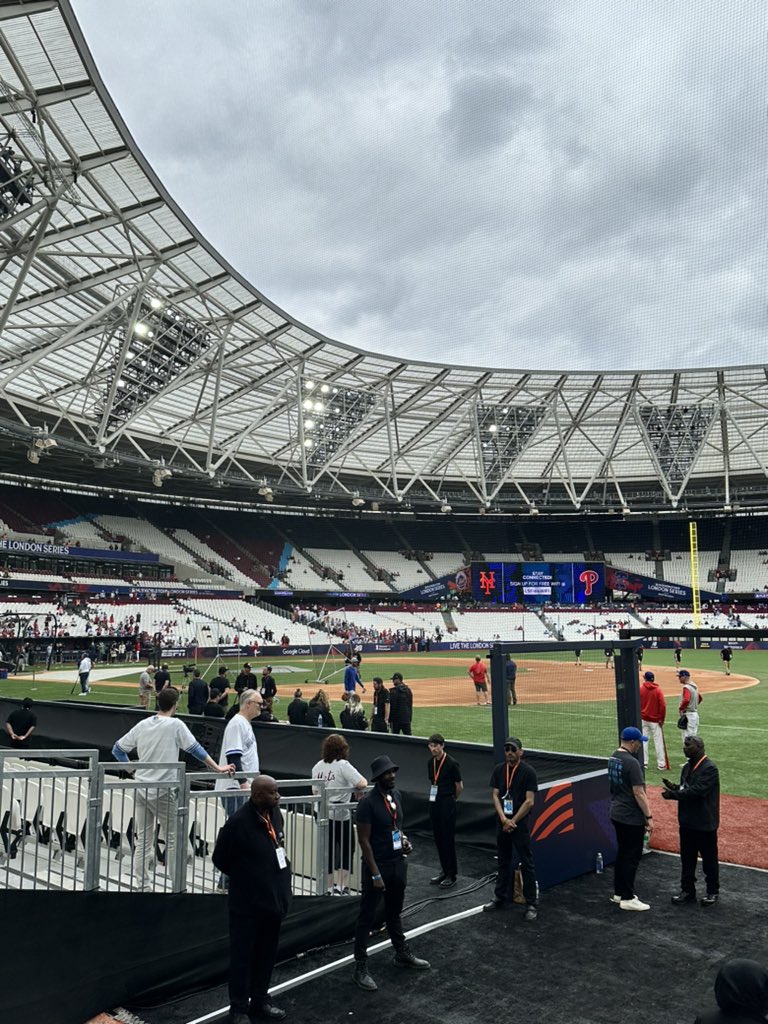 yuheii's tweet photo. MLB London Series https://t.co/aO0GmpbM9b