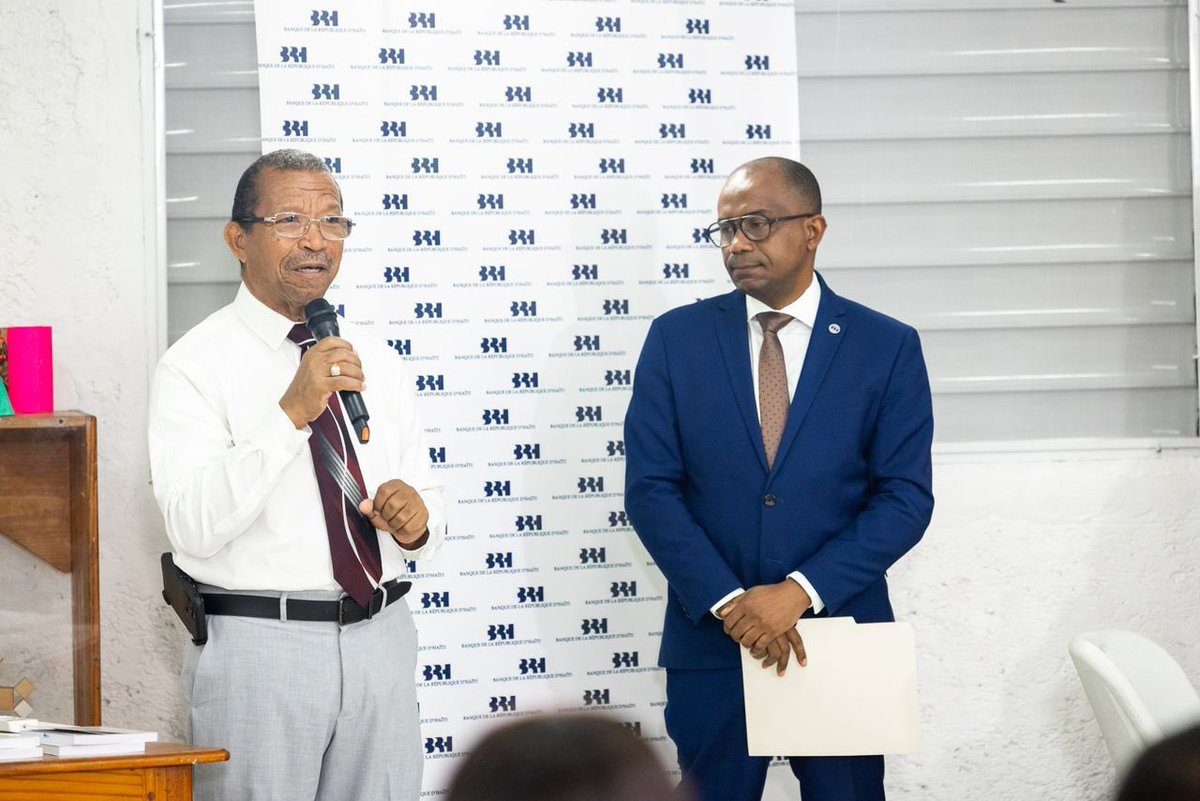 BRHHaiti_'s tweet image. Le samedi 8 juin 2024, la @BRHHaiti_ a soutenu un atelier interactif réunissant des directeurs de lycées à travers le pays, sur invitation de M. @CGuyEtienne du Collège Catts Pressoir. Intitulé « L’approche par projets pédagogiques, un catalyseur du développement socio-économique…