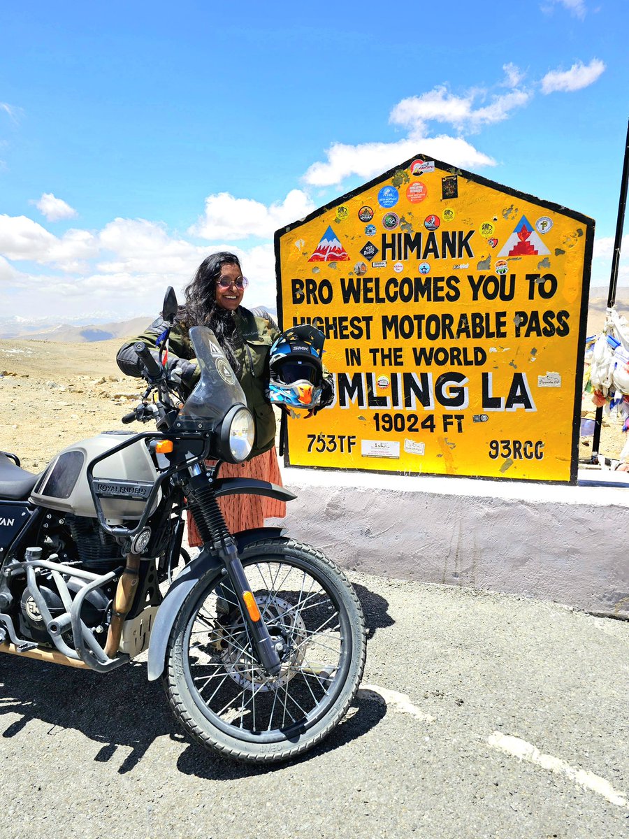 Haarika_it_is's tweet photo. biked to Umling La pass was nothing short of a dream-19024 feet!
very few women  have achieved this feat so far &amp; Super proud of them all.
I'm not a regular biker, nor do I own a bike nor biking gear, hence this achievement is very special to me!! #REHimalayan #femalerider #RE https://t.co/EBXvS1uvrd
