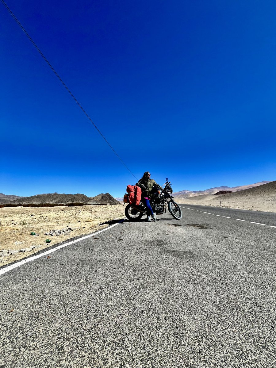 Haarika_it_is's tweet photo. biked to Umling La pass was nothing short of a dream-19024 feet!
very few women  have achieved this feat so far &amp; Super proud of them all.
I'm not a regular biker, nor do I own a bike nor biking gear, hence this achievement is very special to me!! #REHimalayan #femalerider #RE https://t.co/EBXvS1uvrd