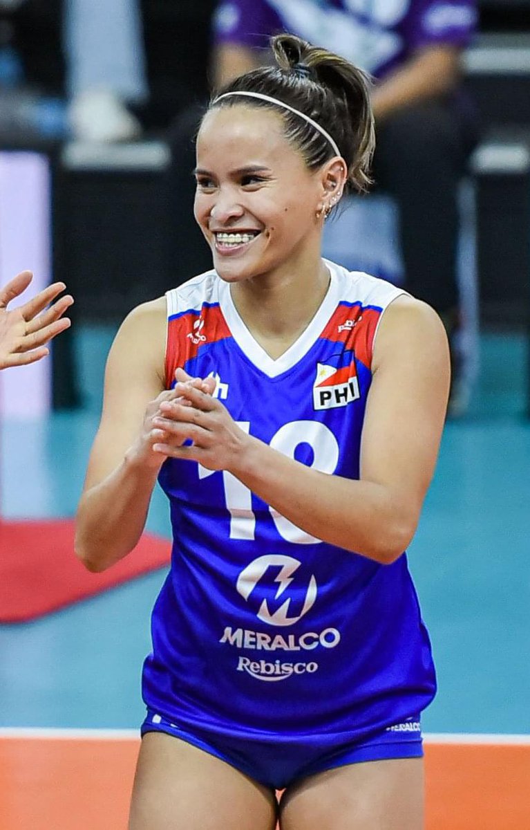 TeamAteneOBF's tweet photo. Our takeaway for this evening is to never disrespect any of the national athletes, as the Philippine Volleyball Community will defend players who bring PRIDE to the country, as long as we know they’ve done nothing wrong.

WE STAND WITH SISI RONDINA! 🇵🇭🏆
#SB19FansApologizeToSisi https://t.co/FHtArRojnN