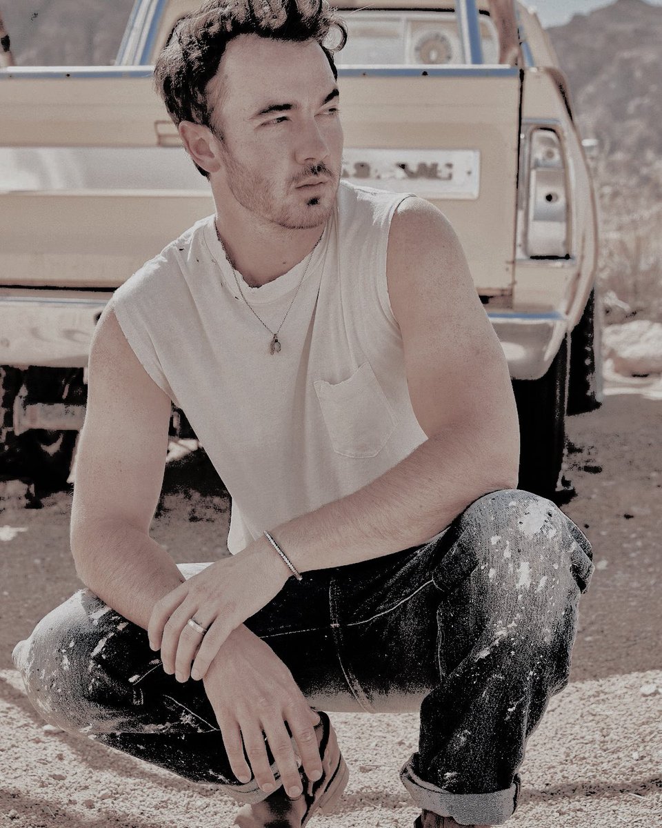 brotherscvm's tweet photo. ᅠ
ᅠ

ᅠ
ᅠ
ᅠ
             KEVIN JONAS
                   —  𝚃𝙷𝙴 𝙲𝚄𝙽𝚃. 

﹙ *   forty-three ﹚
ᅠ
ᅠ

ᅠ
ᅠ
ᅠ https://t.co/VwQ4aKs4Lh