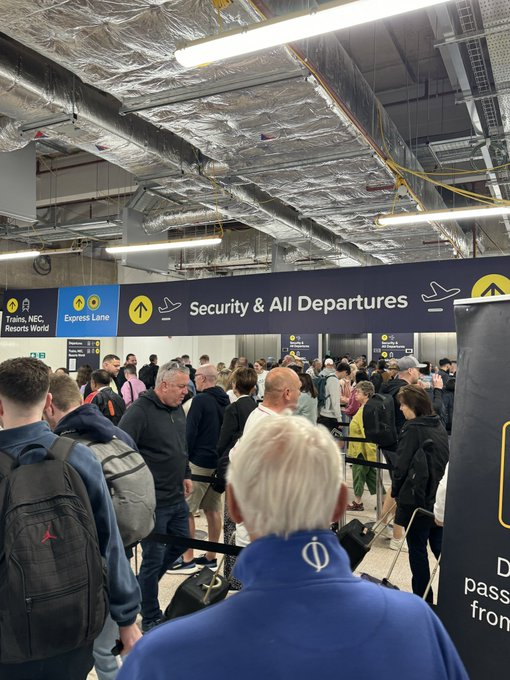 MarioNawfal's tweet photo. 🇬🇧BIRMINGHAM AIRPORT DEFENDS LONG QUEUES, NO APOLOGY OFFERED

Birmingham Airport faced long early-morning queues again this weekend but chose not to apologize, calling peak time queues "natural" and photos "subjective."

Passengers, some waiting over three hours, branded the situation a "shambles" on social media.

Calls for intervention from West Midlands civic leaders went unanswered.

Sources: Birmingham Live, @wesandpete