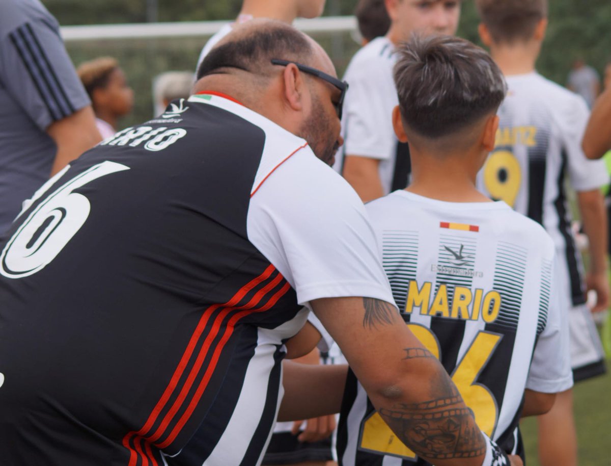 Ayyyy... Súper Ratón...
Nos vemos en los campos y en la vida.
Un abrazo de gol!