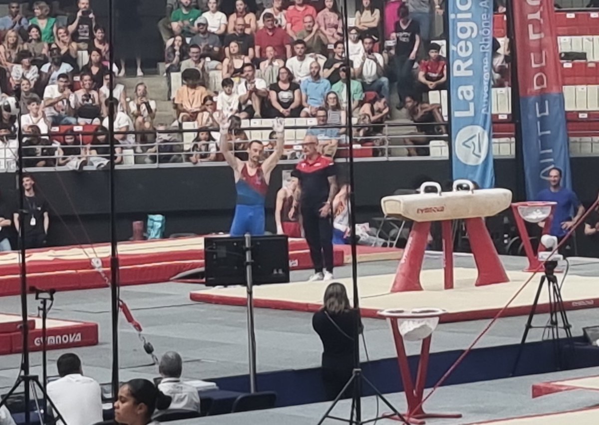 portedelyon's tweet photo. Pour sa dernière en compétition, Cyril #Tommasone termine sur un nouveau titre de champion de France aux arçons chez lui à Lyon (14,100). A 36 ans, il pourrait largement continuer à un tel niveau, mais c'est l'heure de la retraite sportive qui sonne. CHAMPION !! https://t.co/UBGT3lYNPN