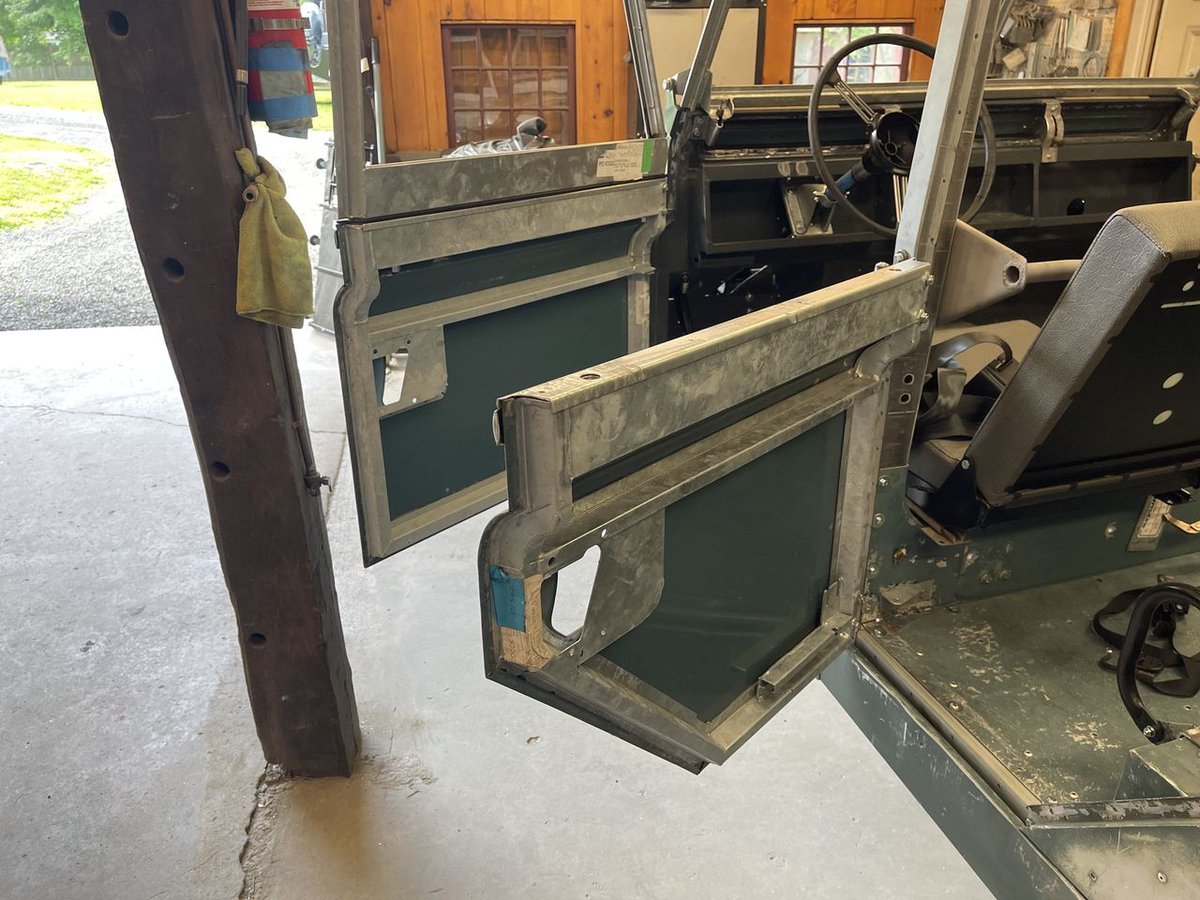 N_Am_Overland's tweet photo. 1962 Series IIA Land Rover
#landrover #landrover109 #serieslandrover #patinarestoration #fullrestoration #classicbritish #britishautomotive #myauto #cars #classicvehicle https://t.co/5tbErkERWJ