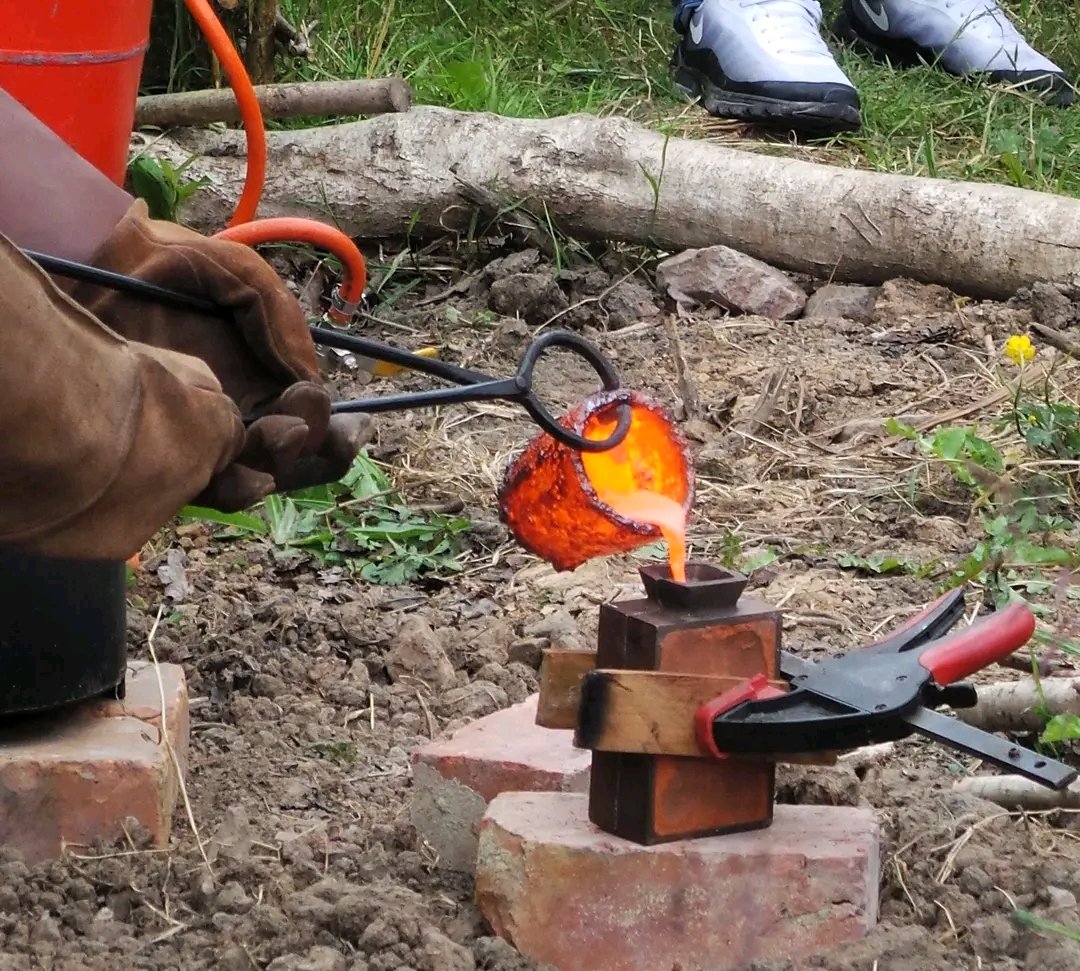 Dave 💙 (@sharewyatt) on Twitter photo 3/ ...plus some awesome experimental archaeology going on yesterday <a href="/CAERHeritage/">CAER Heritage</a> Garden Open day...smelting bronze in Caerau for the first time in over 3000 years? Maybe eh <a href="/CAERTom/">Tom</a> 👍 #VolunteersWeek2024 <a href="/elycaerau_ACE/">ACE</a> <a href="/cardiffuni/">Cardiff University</a> @CAERLearning 3/ ...plus some awesome experimental archaeology going on yesterday <a href="/CAERHeritage/">CAER Heritage</a> Garden Open day...smelting bronze in Caerau for the first time in over 3000 years? Maybe eh <a href="/CAERTom/">Tom</a> 👍 #VolunteersWeek2024 <a href="/elycaerau_ACE/">ACE</a> <a href="/cardiffuni/">Cardiff University</a> @CAERLearning