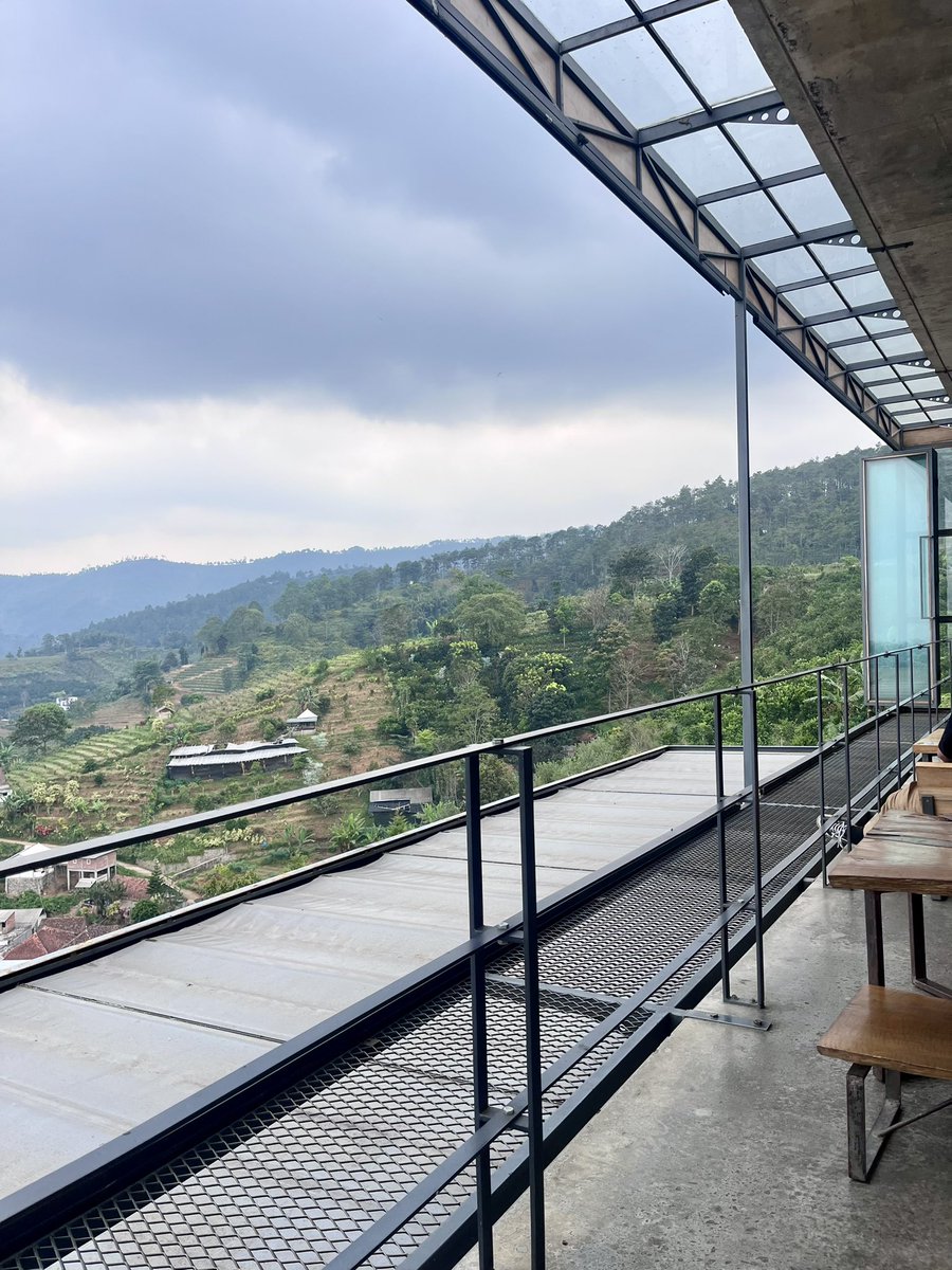 semangatyaran's tweet photo. enaknya di Malang itu bisa ke Batu, terus lihat sunrise di Bromo… kulineran dan strolling around sekitar kota, dan tentunya bisa makan bakso uenak sepuasnya 🫶 

recommendation for a few days in Malang🌿🍃 https://t.co/KQLtsF03SN
