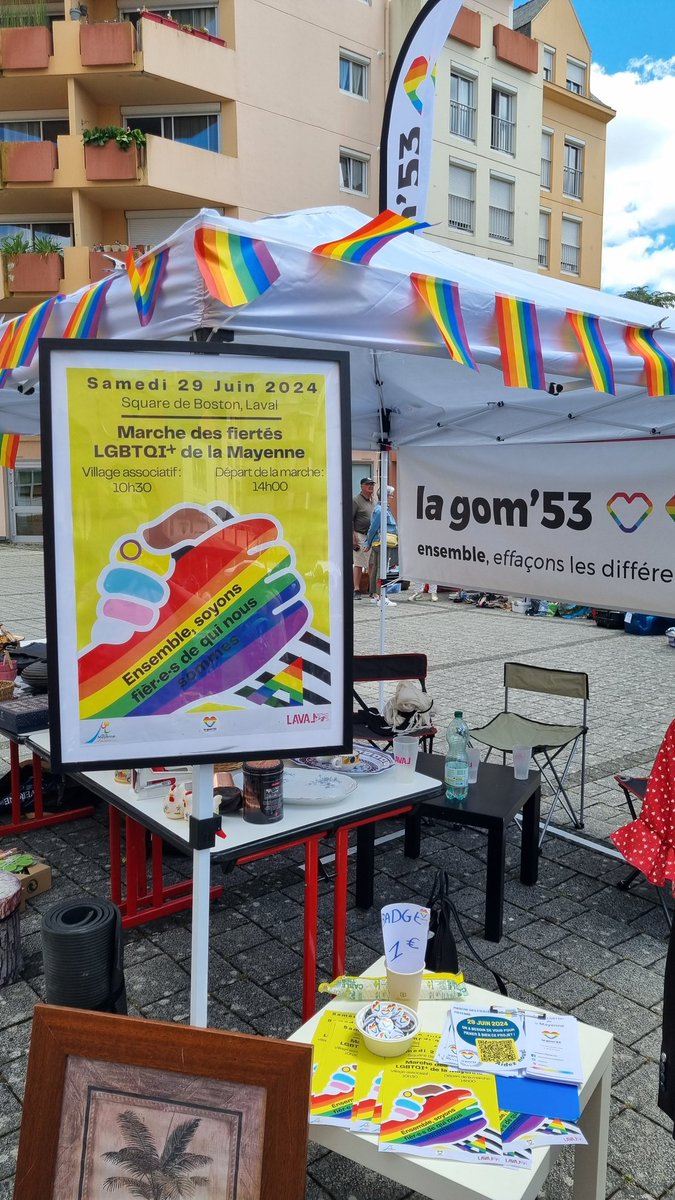 LaGom53's tweet photo. Vide grenier du Murat. 

Nos bénévoles participent aujourd'hui à la vie locale, pour toujours plus d'inclusion. 
Le barnum de La Gom'53 est installé sur la place Mettman pour le vide grenier du quartier.
N'hésitez pas à aller les voir. 😉🏳️‍🌈🏳️‍⚧️ https://t.co/6mFL9HH0Ly