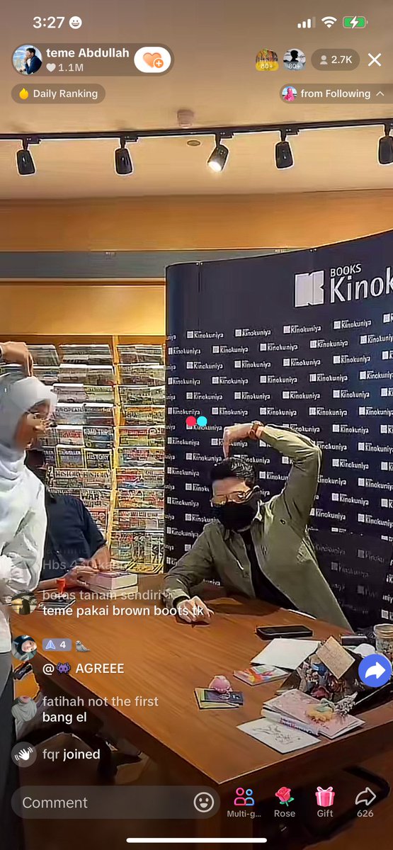 Nieyda2's tweet photo. Terima kasih Teme @itsteme sudi nak jumpa kami! Tahniah atas  kejayaan semua M&amp;G yang sangat sukses😍😍Suka tgok Teme layan peminat. Thanks again Teme! hingga jumpa lagi✨💕 https://t.co/GeHtuphk0I