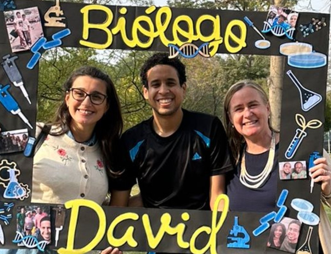 eleonoracampos4's tweet photo. Felicitaciones @Davidoro1709! Un placer ser parte, junto a Ornella, de la formación de este estudiante brillante, que realizó su trabajo de Tesis para @Exactas_UBA  en nuestro #EABLab en el @iabimo 🎓 https://t.co/52uNleaeH1