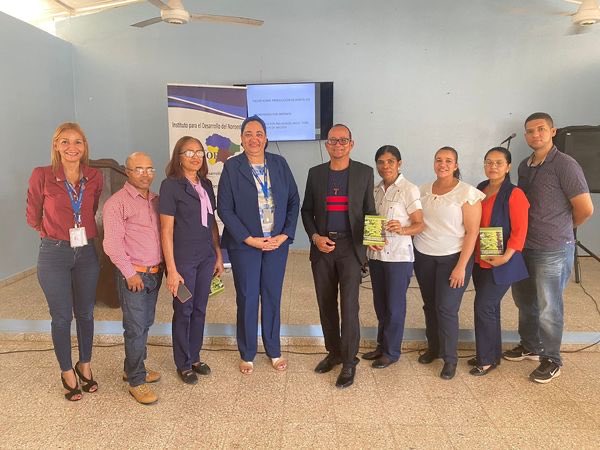 elnuevodiariord's tweet photo. 👏¡Producción de Hortalizas!👏
El Ministerio de @EducacionRDo junto al Instituto para el Desarrollo del Noroeste (#Indenor), organizó el taller sobre “Producción de Hortalizas”, en la escuela José María Serra en Sabaneta, Santiago Rodríguez.
#ElNuevoDiarioRD #Nacionales https://t.co/ZXFavieXB0
