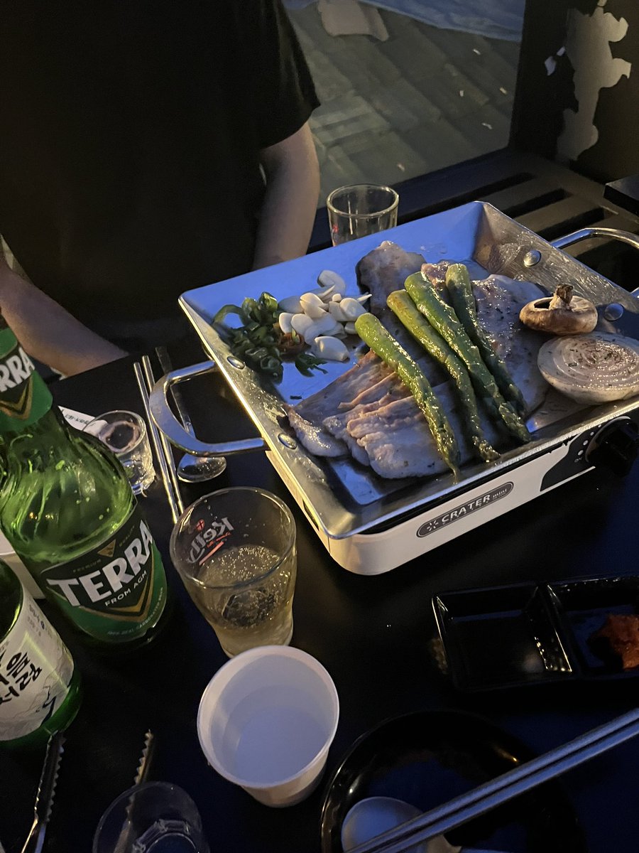 555572L's tweet photo. 어제 돼지처럼 먹어서 5키로 더 찐듯 https://t.co/zsqU5ODbbG