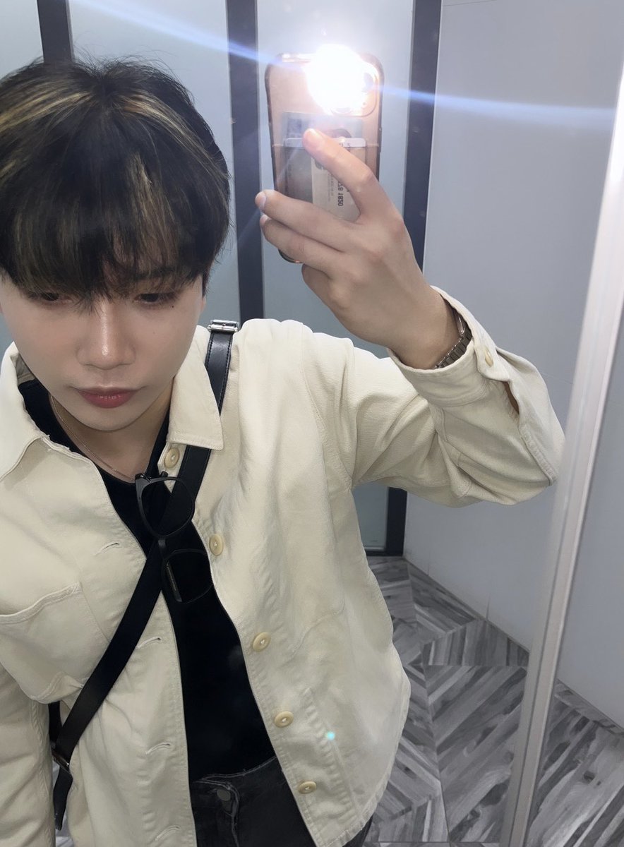 555572L's tweet photo. 어제 돼지처럼 먹어서 5키로 더 찐듯 https://t.co/zsqU5ODbbG